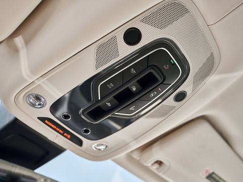 Used 2023 Bentley Bentayga Extended Wheelbase image 84