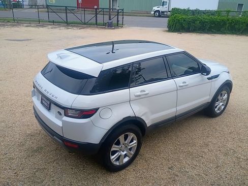 Used 2017 Land Rover Range Rover Evoque SE AWD/4WD image 16