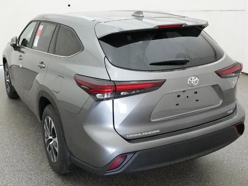 New 2026 Toyota Highlander XLE AWD/4WD image 6