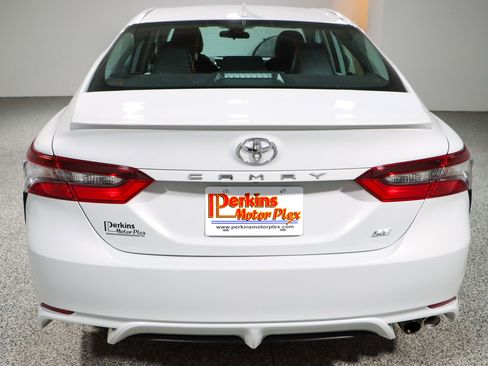 Used 2024 Toyota Camry SE image 8