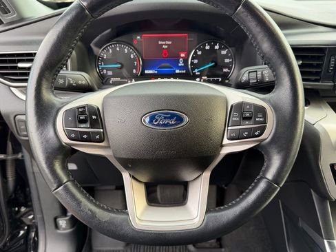 Used 2022 Ford Explorer XLT w/ Equipment Group 202A AWD/4WD image 17