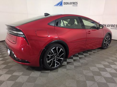 Used 2024 Toyota Prius Prime FWD image 8