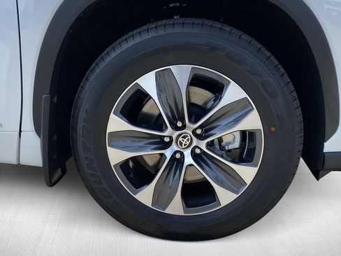Certified 2026 Toyota Highlander XLE AWD/4WD image 15