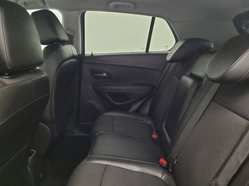 Used 2020 Chevrolet Trax LT w/ LT Convenience Package FWD image 18