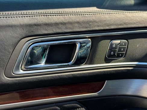 Used 2016 Ford Explorer Platinum image 29