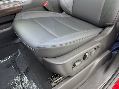 New 2025 GMC Sierra 3500 SLT w/ SLT Convenience Package image 19