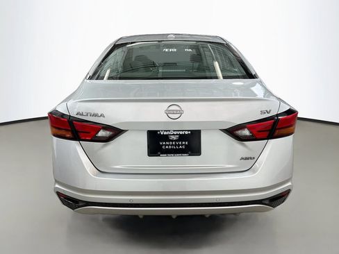 Used 2024 Nissan Altima 2.5 SV AWD/4WD image 8