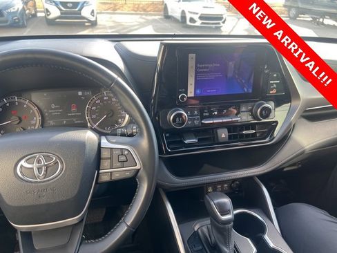 Used 2023 Toyota Highlander LE image 9
