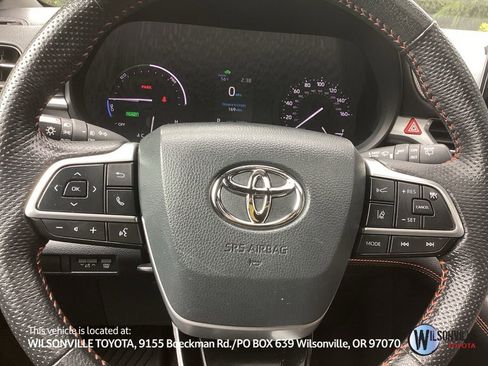 Used 2022 Toyota Sienna XSE w/ XSE Plus Package image 22