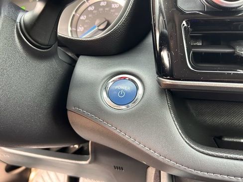 Used 2022 Toyota Highlander LE image 19