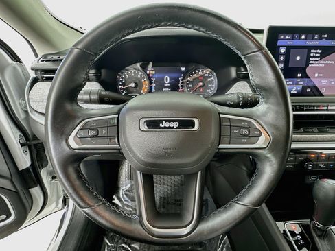 Used 2022 Jeep Compass Latitude w/ Sun and Sound Group FWD image 11