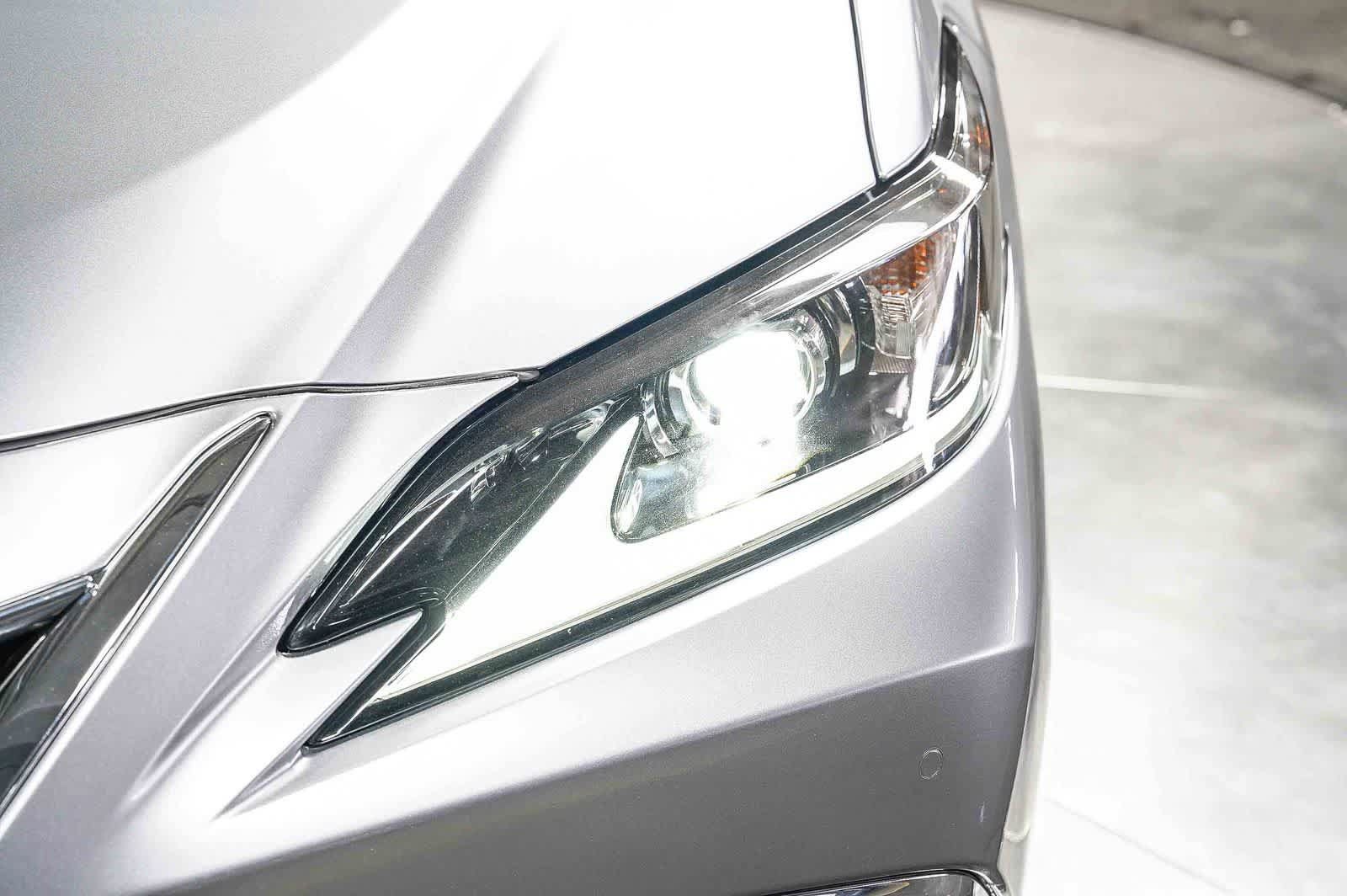 Used 2025 Lexus ES 300h w/ Premium Package FWD image 7
