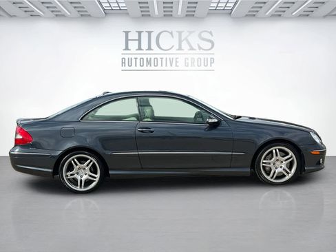Used 2009 Mercedes-Benz CLK 550 Coupe image 4