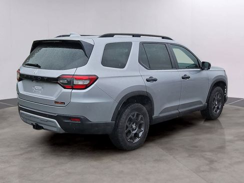 Certified 2025 Honda Pilot TrailSport image 2