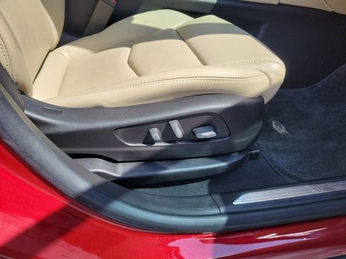 Used 2018 Cadillac XT5 Luxury w/ Driver Awareness Package image 7