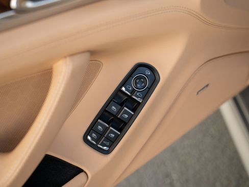 Used 2012 Porsche Panamera AWD/4WD image 13