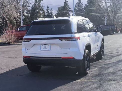 New 2026 Jeep Grand Cherokee Limited w/ Limited Altitude Package AWD/4WD image 8