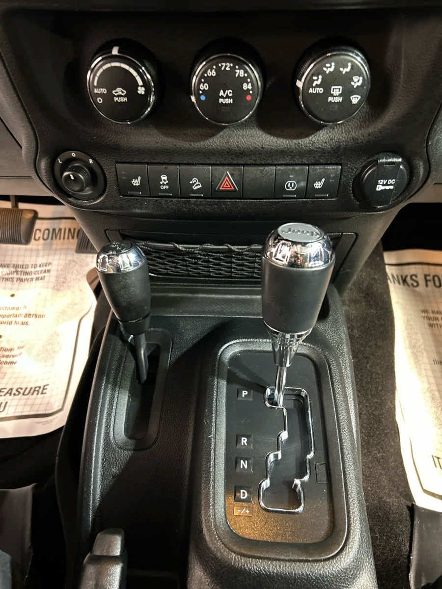 Used 2017 Jeep Wrangler Unlimited Sahara AWD/4WD image 6