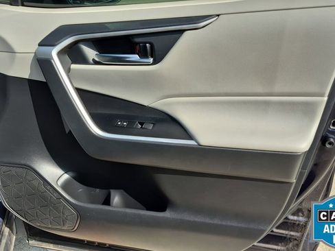 Used 2021 Toyota RAV4 XLE Premium image 51