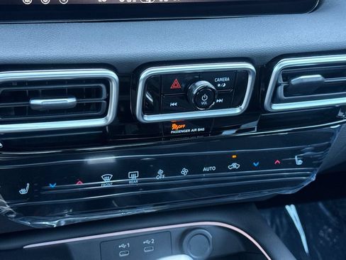 New 2026 Nissan Sentra SR w/ SR Premium Package FWD image 16