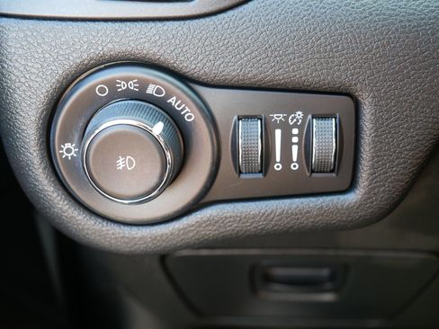 Used 2020 Jeep Cherokee Trailhawk w/ Cold Weather Group AWD/4WD image 26