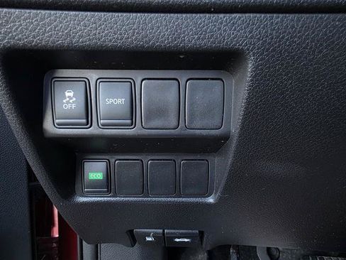 Used 2016 Nissan Rogue SV FWD image 15