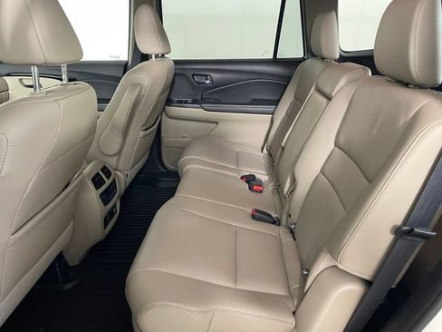 Used 2019 Honda Pilot Touring image 17