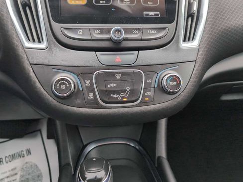 Used 2018 Chevrolet Malibu LT image 17