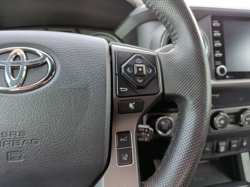 Used 2020 Toyota Tacoma TRD Off-Road w/ Technology Package AWD/4WD image 24