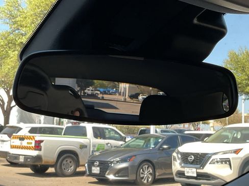 Used 2025 Chevrolet Trax LT w/ LT Convenience Package image 26