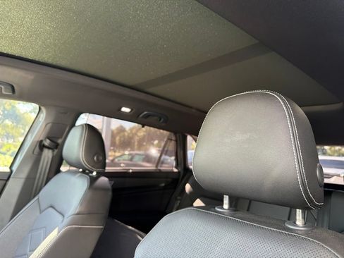 Used 2025 Volkswagen Atlas Cross Sport SE w/ Panoramic Sunroof Package FWD image 9