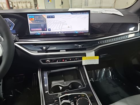 New 2026 BMW X5 xDrive50e w/ M Sport Package AWD/4WD image 22