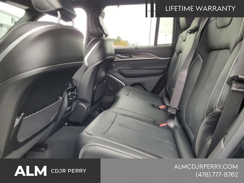 New 2025 Jeep Grand Cherokee Overland w/ Luxury Tech Group IV AWD/4WD image 7
