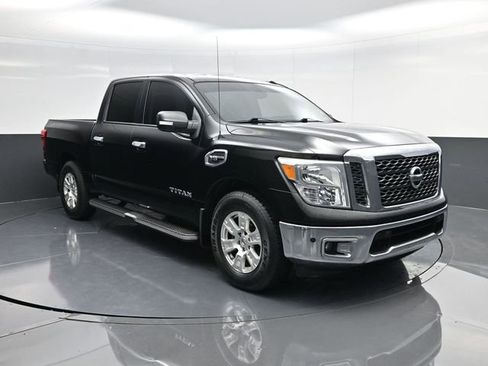 Used 2017 Nissan Titan SV image 1