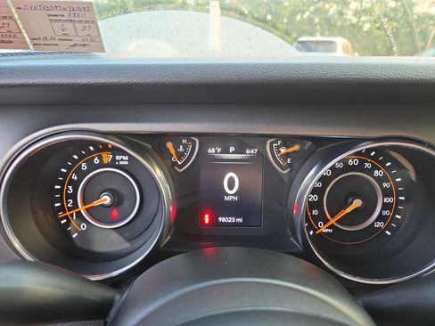 Used 2018 Jeep Wrangler Unlimited Sport S AWD/4WD image 24