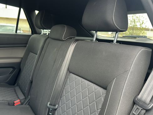 Used 2021 Volkswagen Atlas Cross Sport S image 19