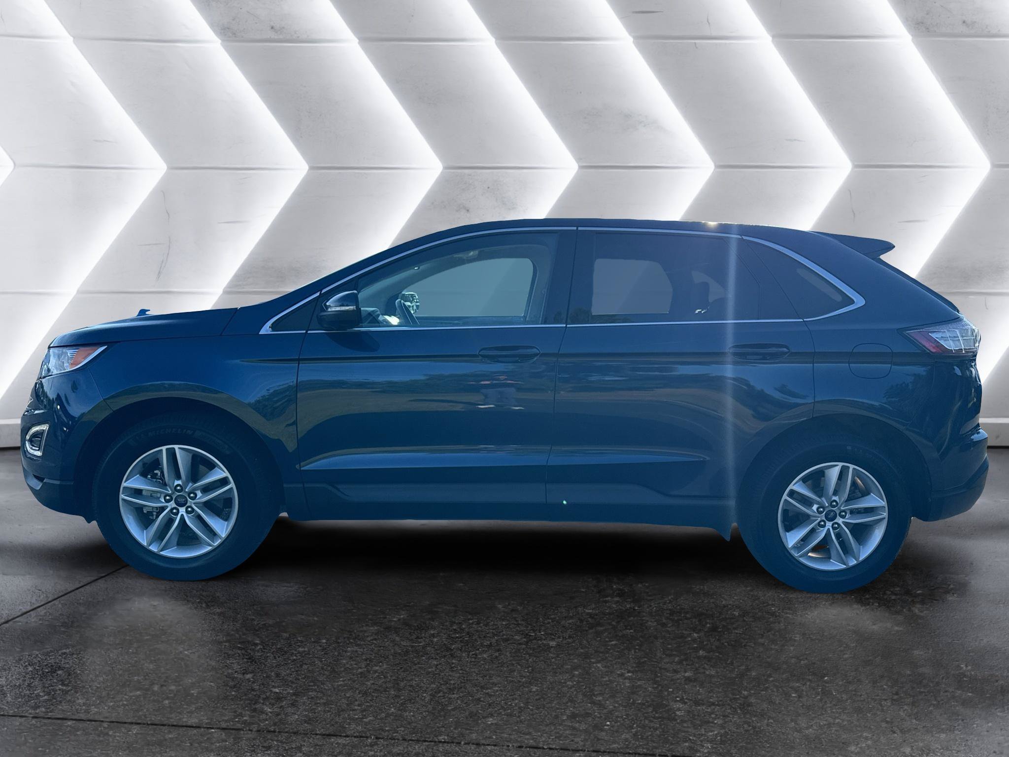 Used 2017 Ford Edge SEL w/ Equipment Group 201A FWD image 4