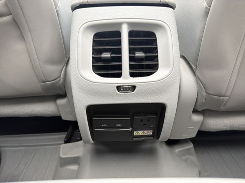 Used 2020 Jeep Cherokee Limited w/ Technology Group FWD image 29