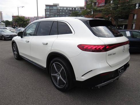 Used 2023 Mercedes-Benz EQS 580 4MATIC SUV image 2