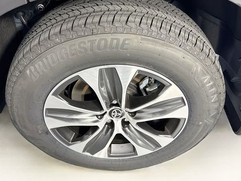 New 2026 Toyota Highlander XLE image 30