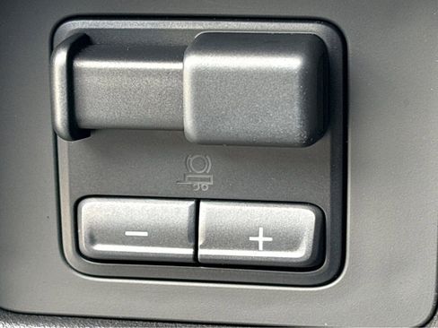 Used 2024 Chevrolet Colorado ZR2 AWD/4WD image 11