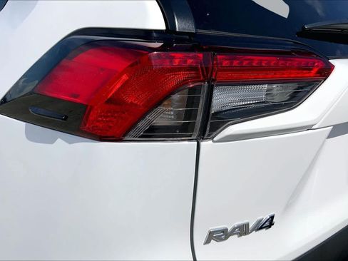 Used 2025 Toyota RAV4 XLE FWD image 28