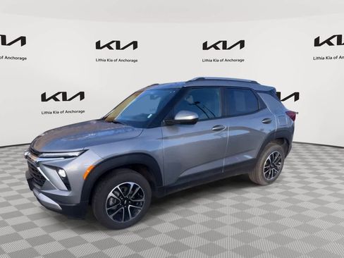 Used 2025 Chevrolet TrailBlazer LT image 4