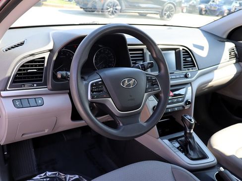 Used 2017 Hyundai Elantra SE FWD image 16