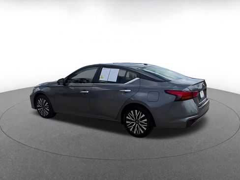 Used 2025 Nissan Altima 2.5 SV image 10