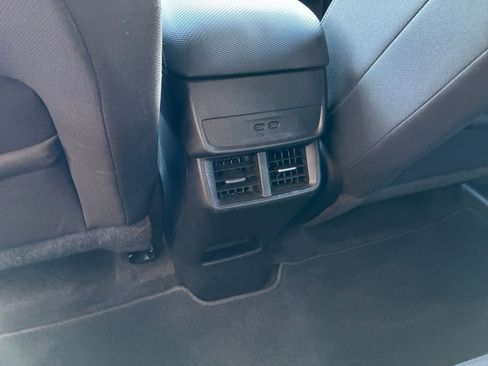 Used 2025 Chevrolet Equinox LT image 23