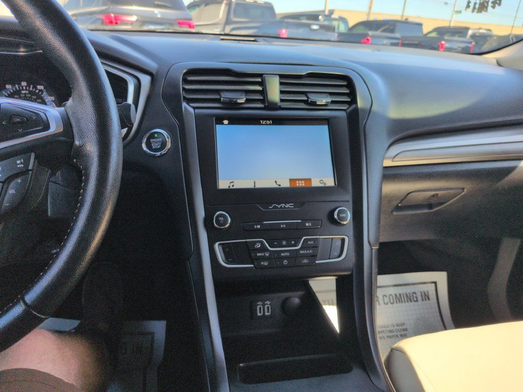 Used 2019 Ford Fusion SE w/ Equipment Group 151A FWD image 17