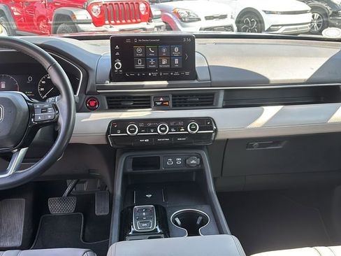 Used 2025 Honda Pilot EX-L image 12