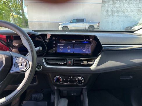 Used 2025 Chevrolet TrailBlazer LS w/ LS Convenience Package FWD image 20