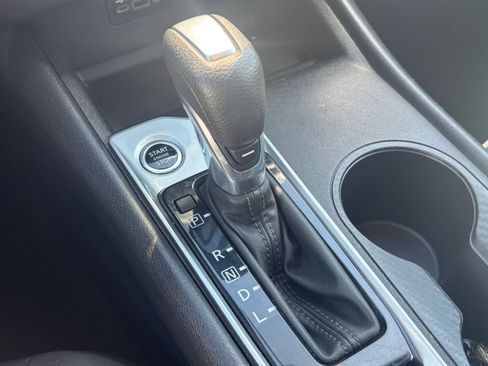 Used 2025 Nissan Altima 2.5 SV FWD image 38